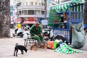 Chở ’người bạn’ chó đi khắp Sài Gòn bằng nhà di động: Cô đơn còn lại người bạn ấy
